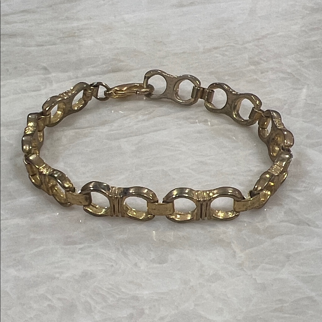 Elegant Gold Link Bracelet
